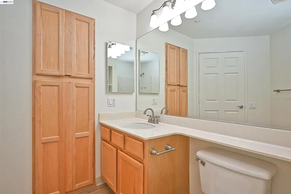 280 Caldecott Ln Oakland, CA 94618