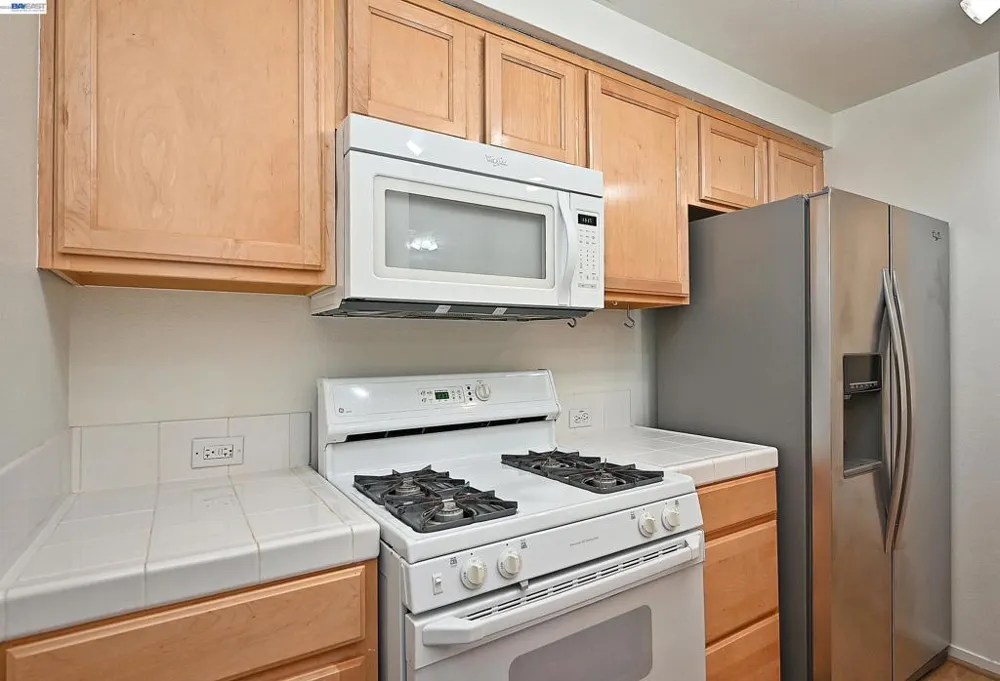 280 Caldecott Ln Oakland, CA 94618
