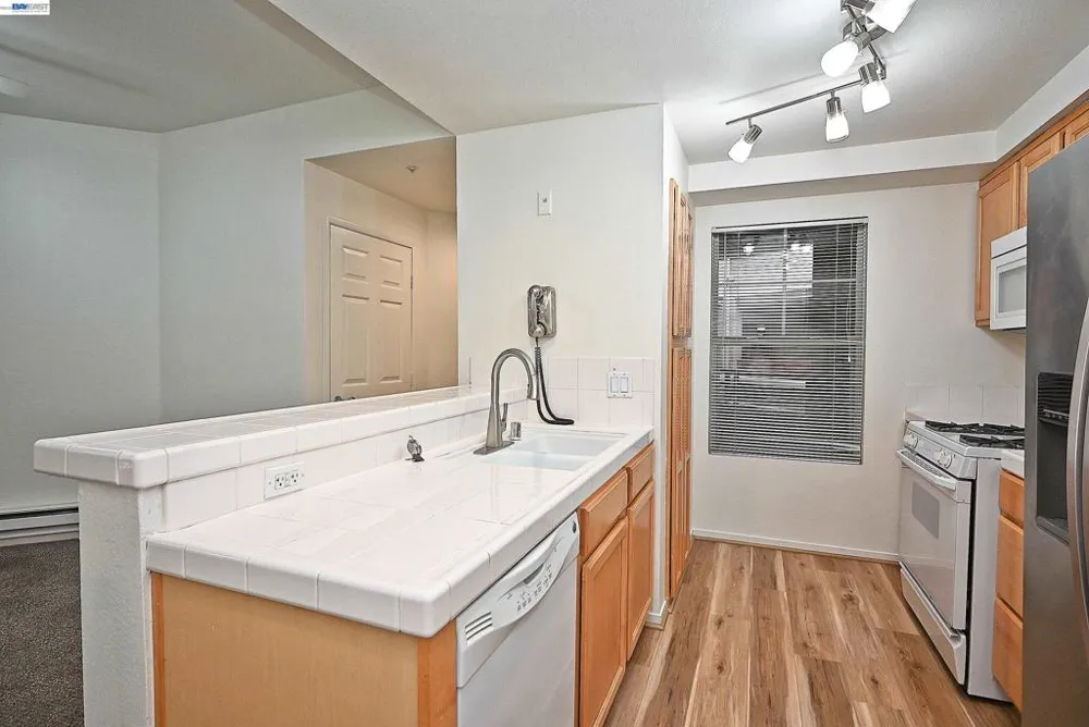 280 Caldecott Ln Oakland, CA 94618