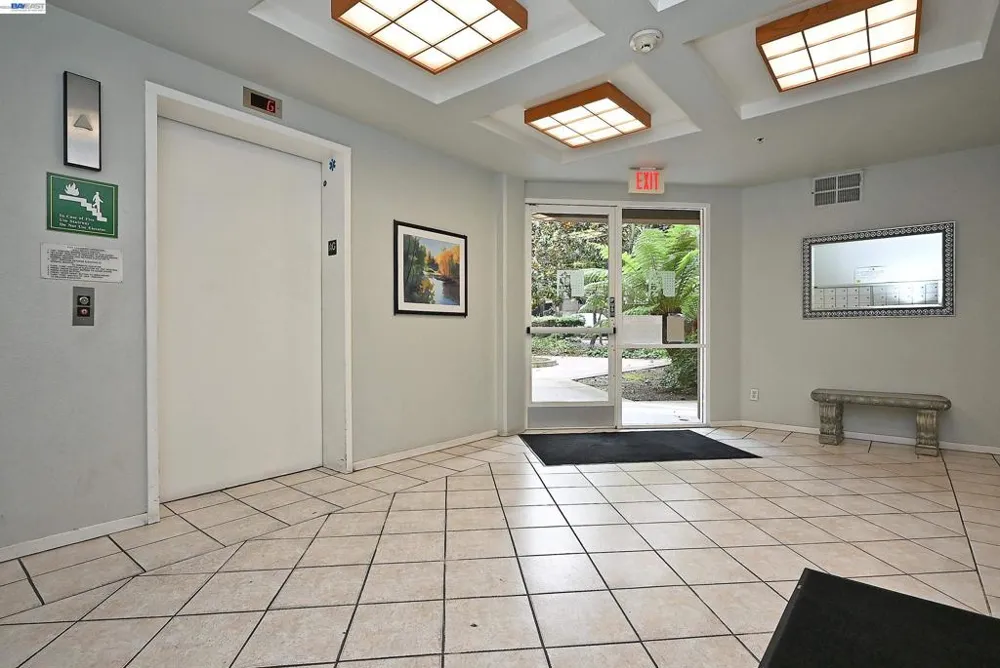 280 Caldecott Ln Oakland, CA 94618