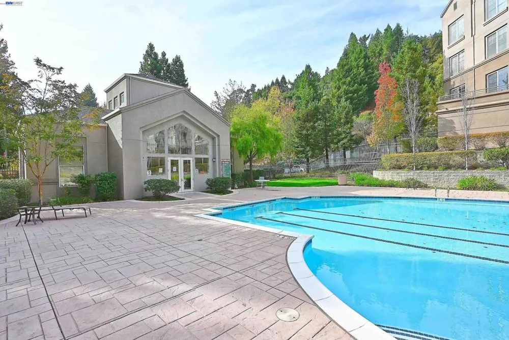 280 Caldecott Ln Oakland, CA 94618