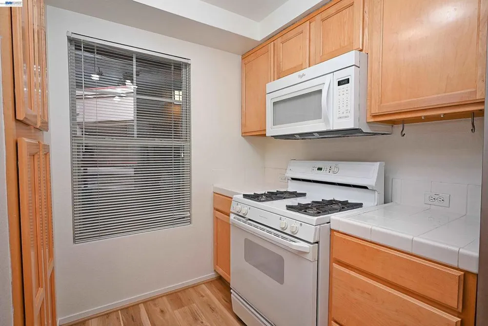 280 Caldecott Ln Oakland, CA 94618