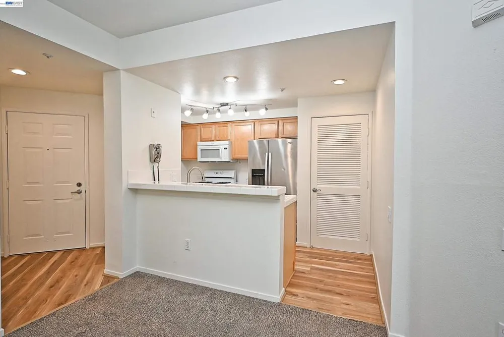 280 Caldecott Ln Oakland, CA 94618