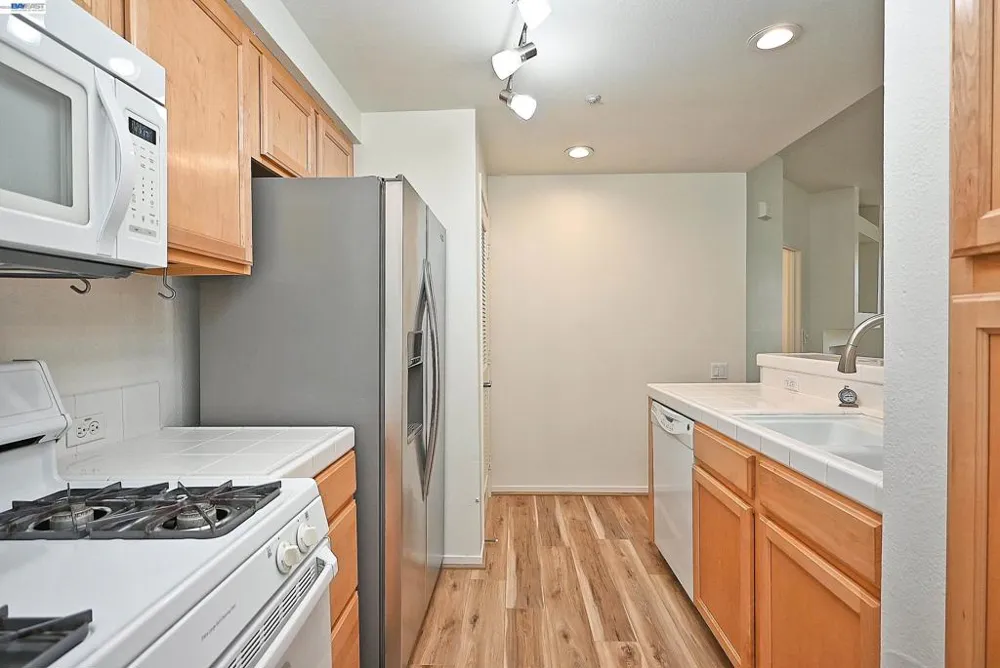 280 Caldecott Ln Oakland, CA 94618