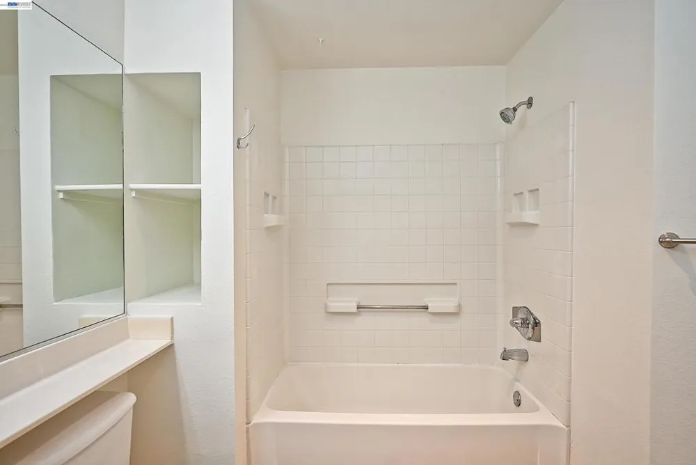 280 Caldecott Ln Oakland, CA 94618