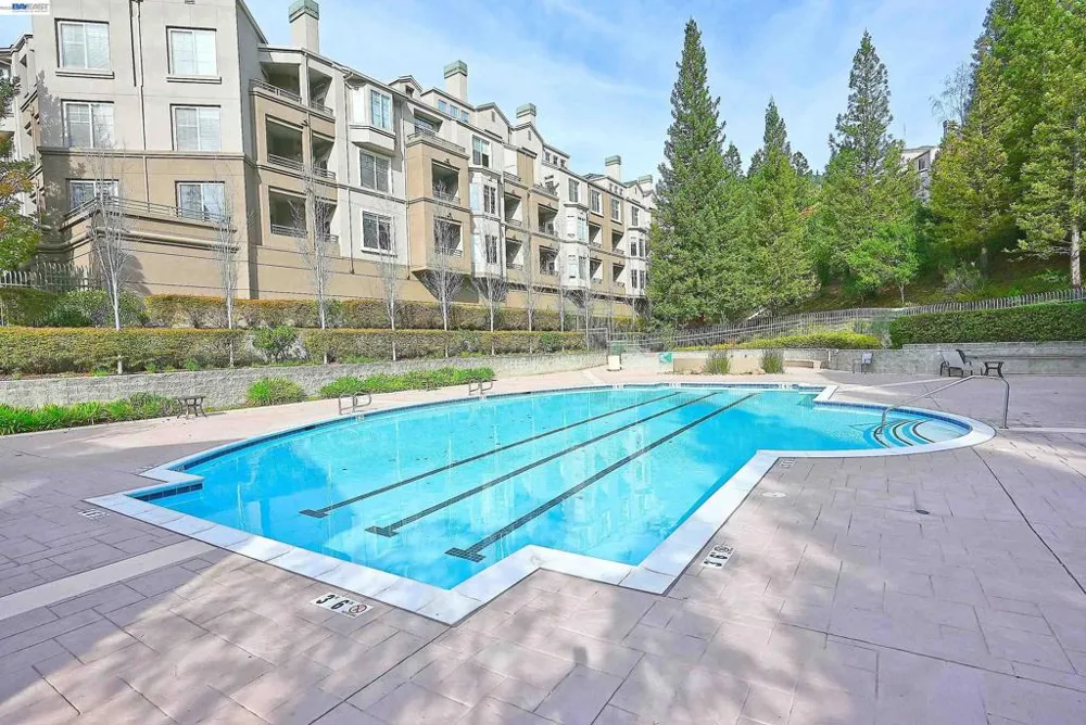 280 Caldecott Ln Oakland, CA 94618