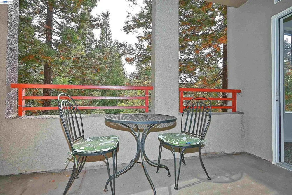 280 Caldecott Ln Oakland, CA 94618