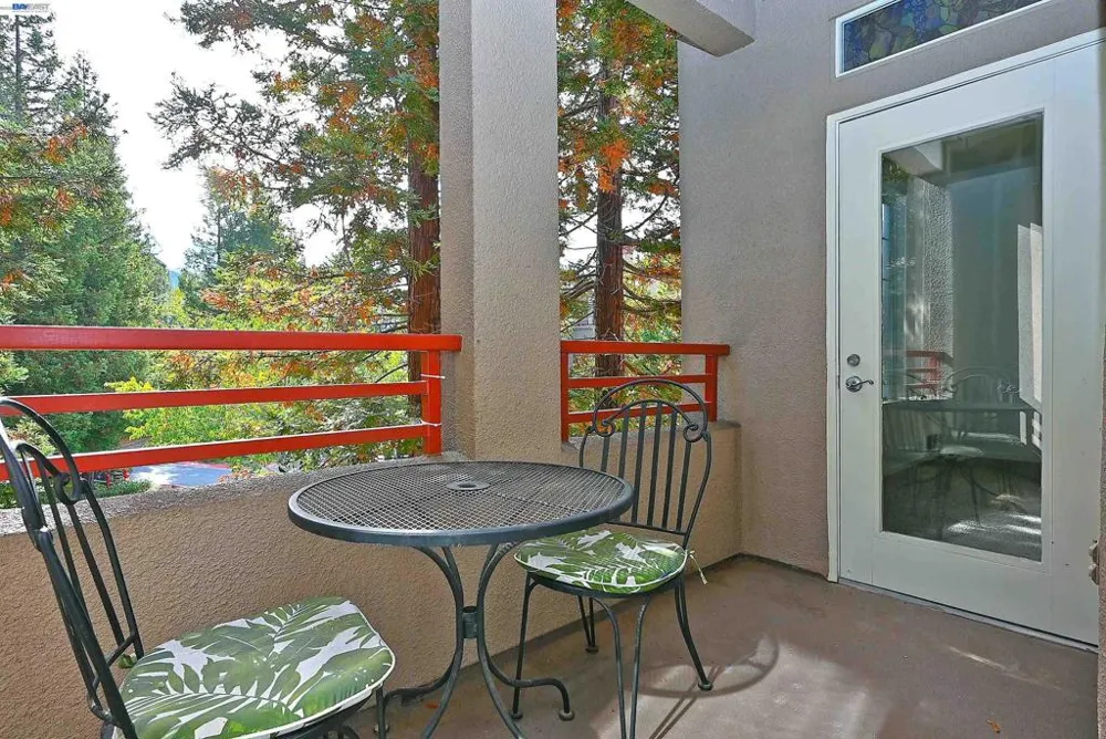 280 Caldecott Ln Oakland, CA 94618