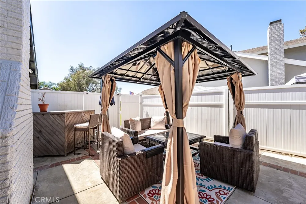 26965 Parkmont Lake Forest, CA 92630