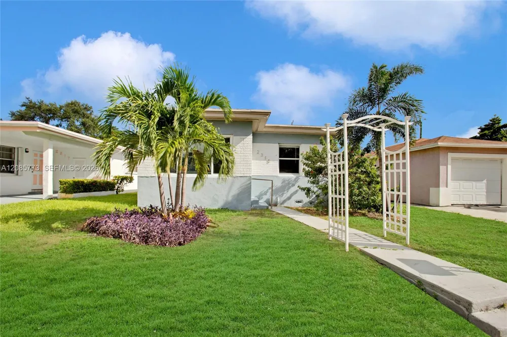 2315 Hope St Hollywood, FL 33020
