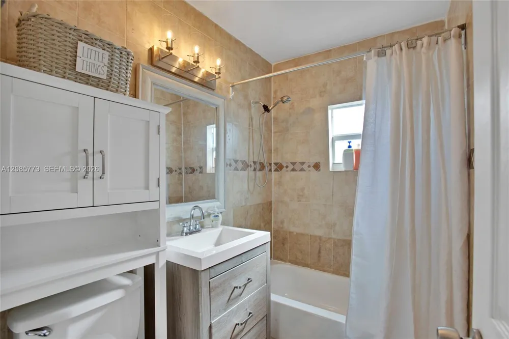 2315 Hope St Hollywood, FL 33020