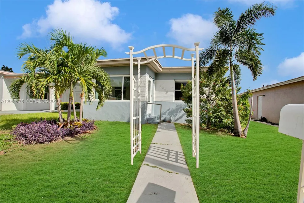 2315 Hope St Hollywood, FL 33020