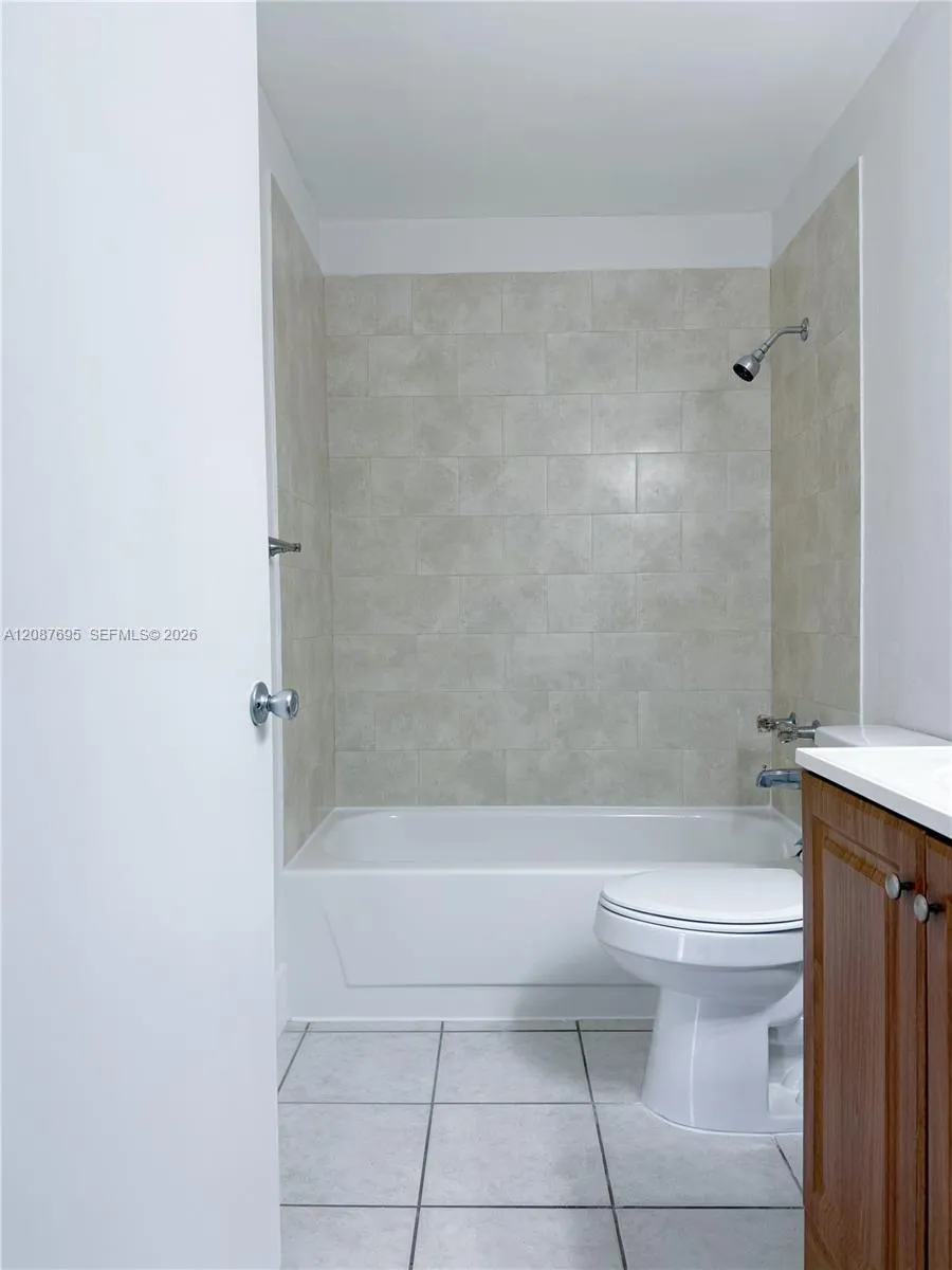 2001 NW 96th Ter #10J Pembroke Pines, FL 33024