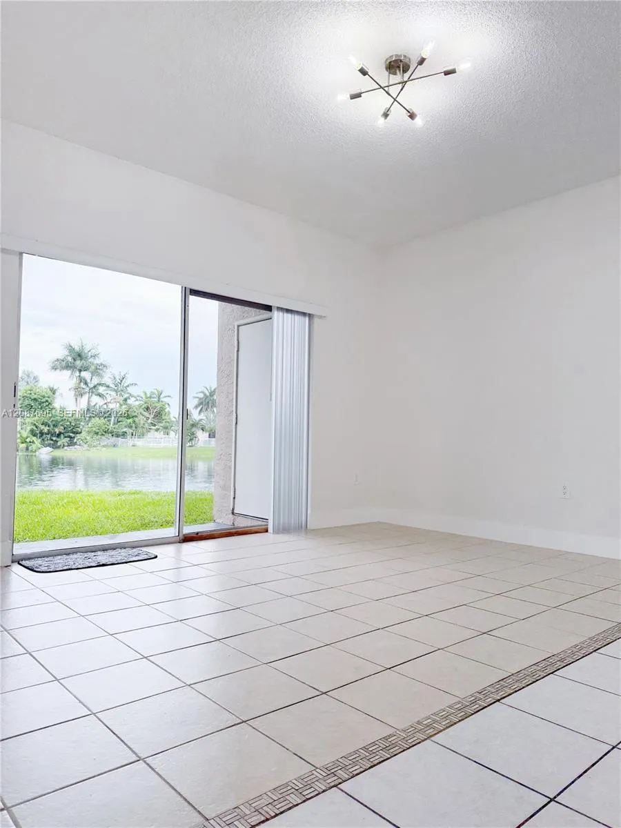 2001 NW 96th Ter #10J Pembroke Pines, FL 33024