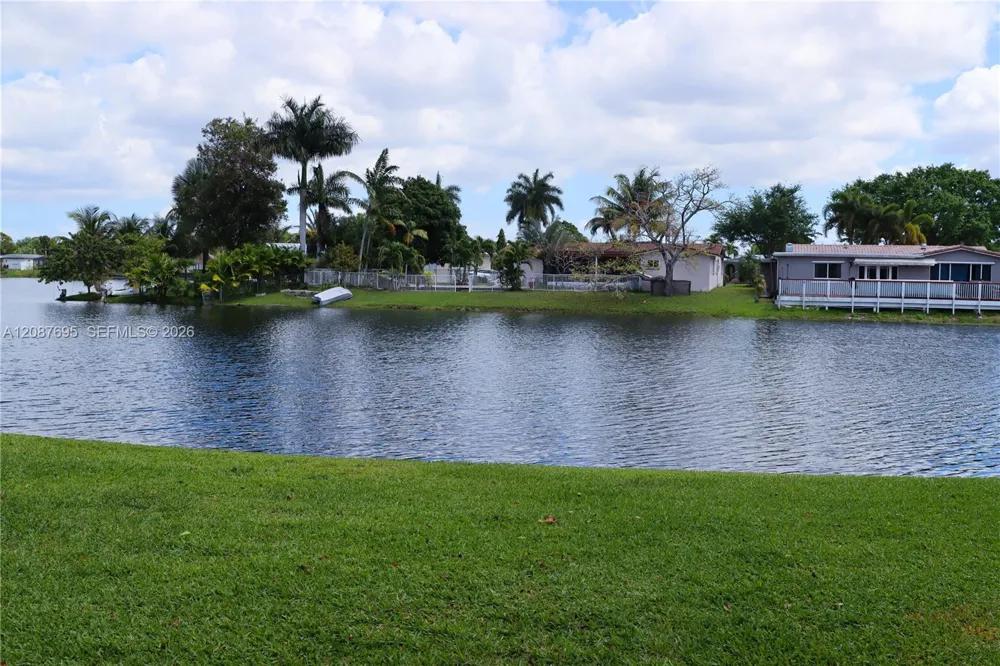 2001 NW 96th Ter #10J Pembroke Pines, FL 33024