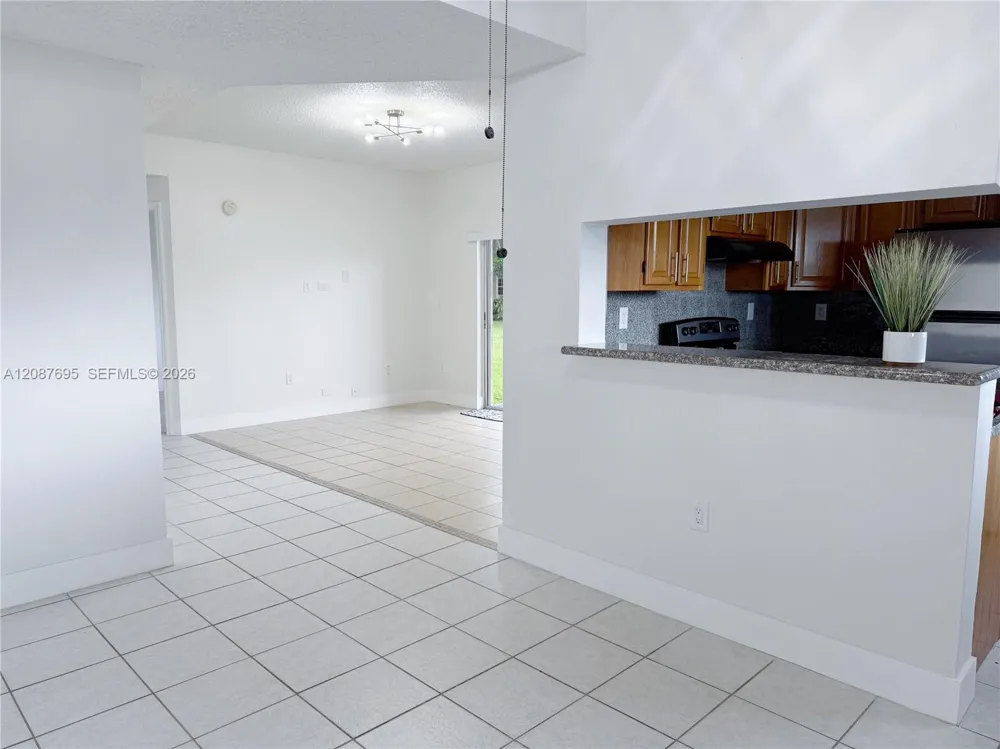 2001 NW 96th Ter #10J Pembroke Pines, FL 33024