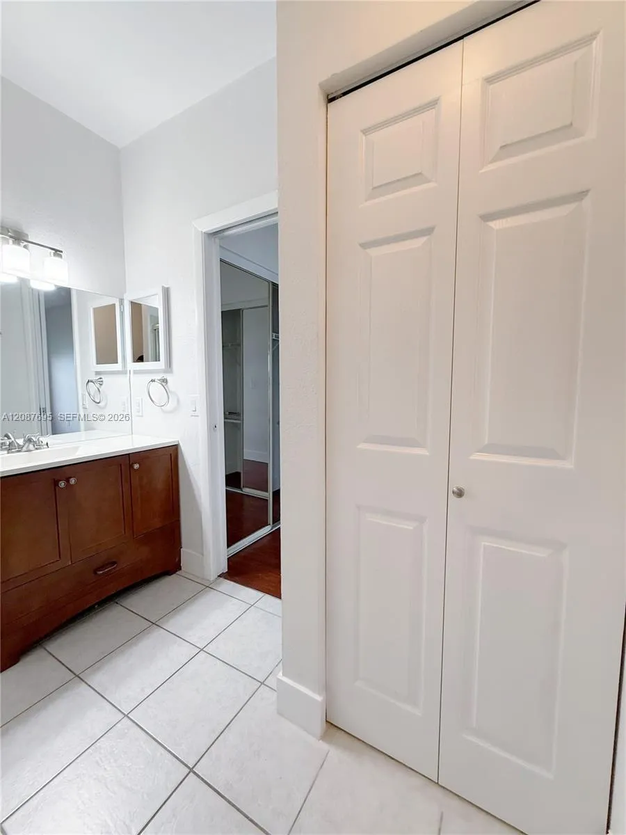 2001 NW 96th Ter #10J Pembroke Pines, FL 33024