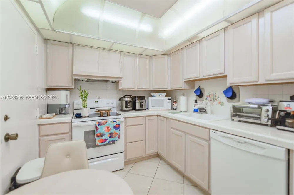 1950 S Ocean Dr #18B Hallandale Beach, FL 33009