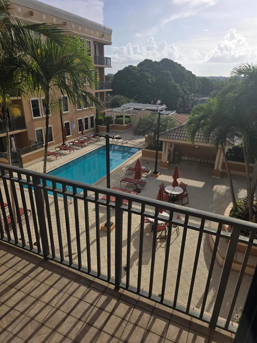 511 Lucerne Avenue #512 