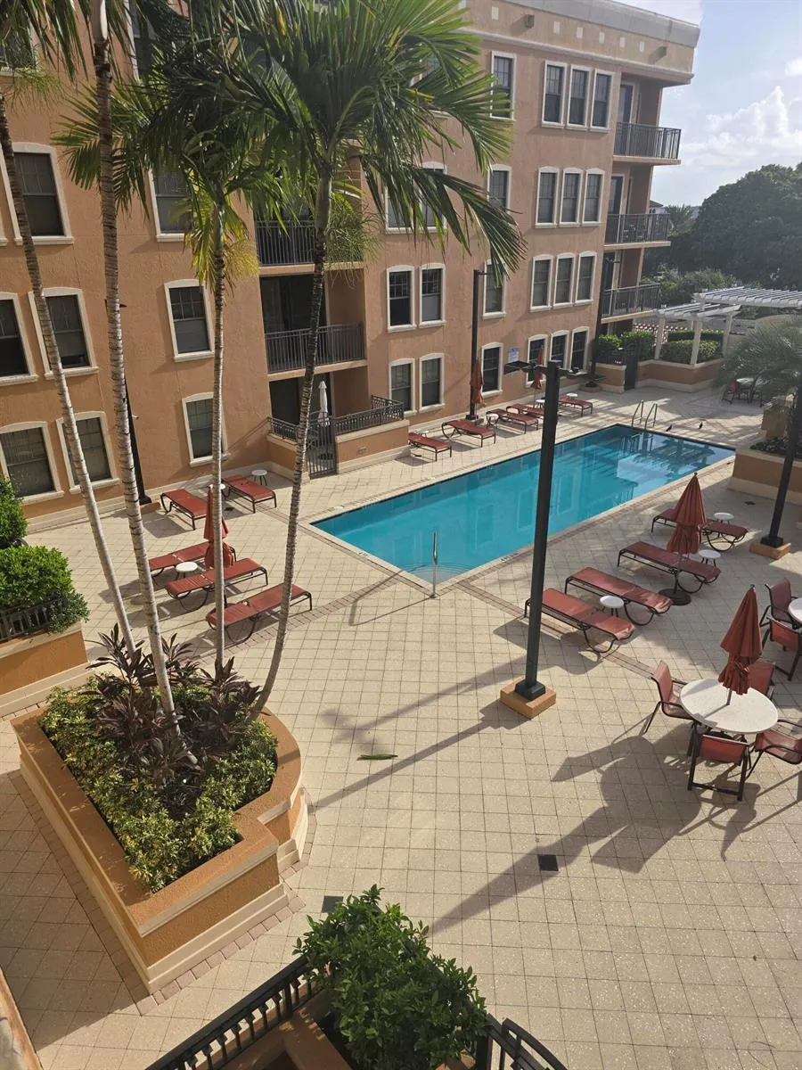 511 Lucerne Avenue #512 