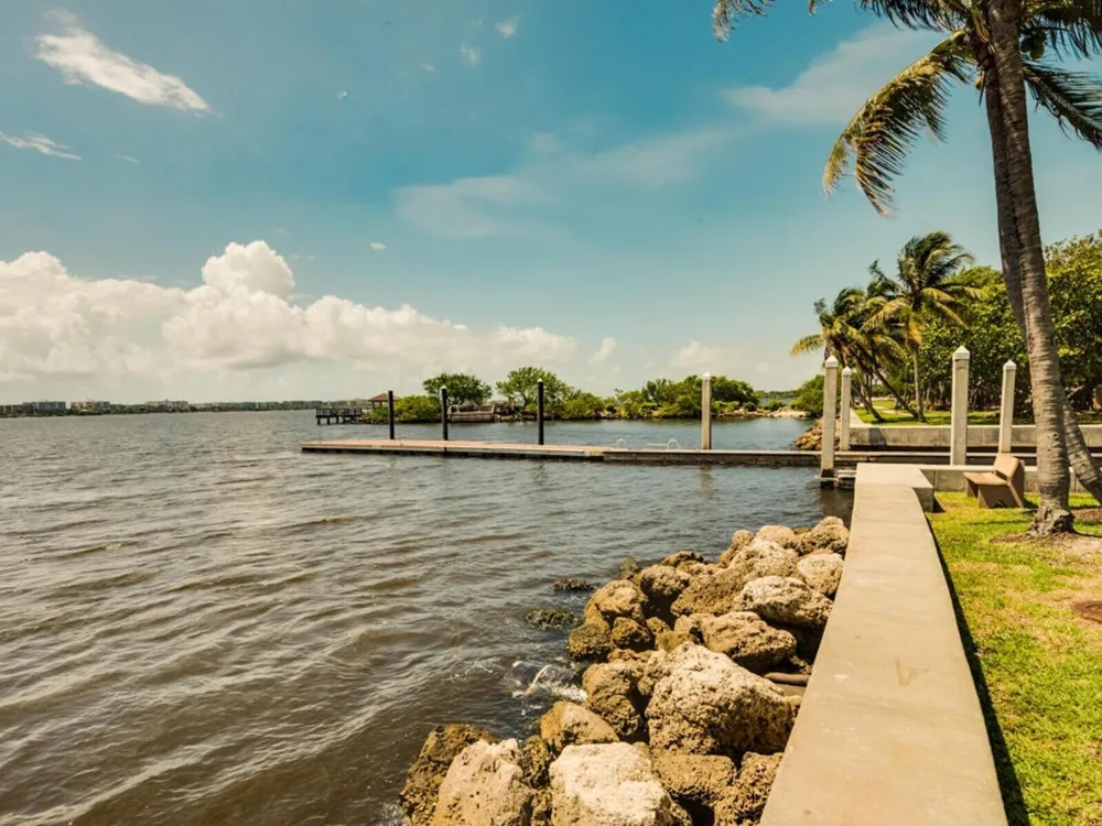 511 Lucerne Avenue #512 