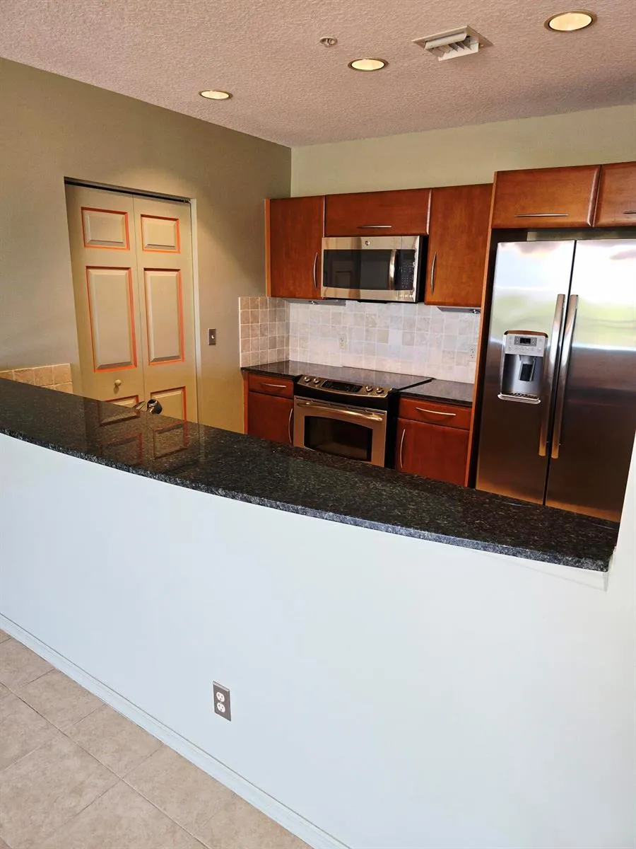 511 Lucerne Avenue #512 