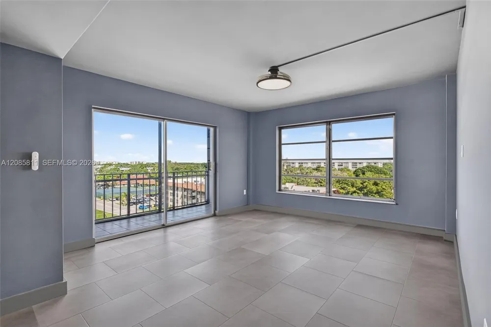 4174 Inverrary Dr #815 Lauderhill, FL 33319