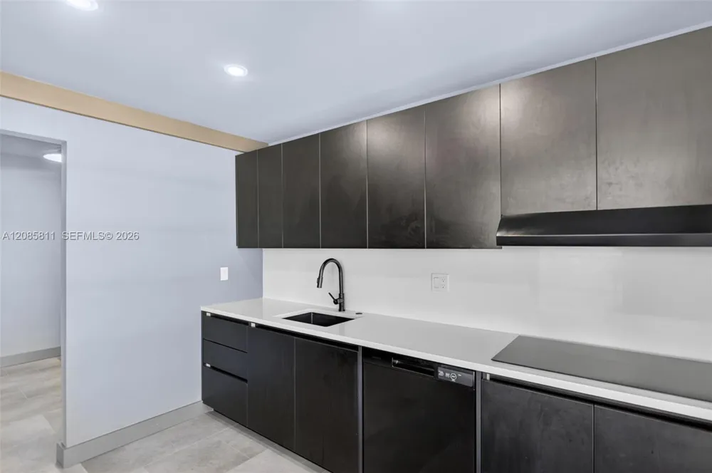 4174 Inverrary Dr #815 Lauderhill, FL 33319
