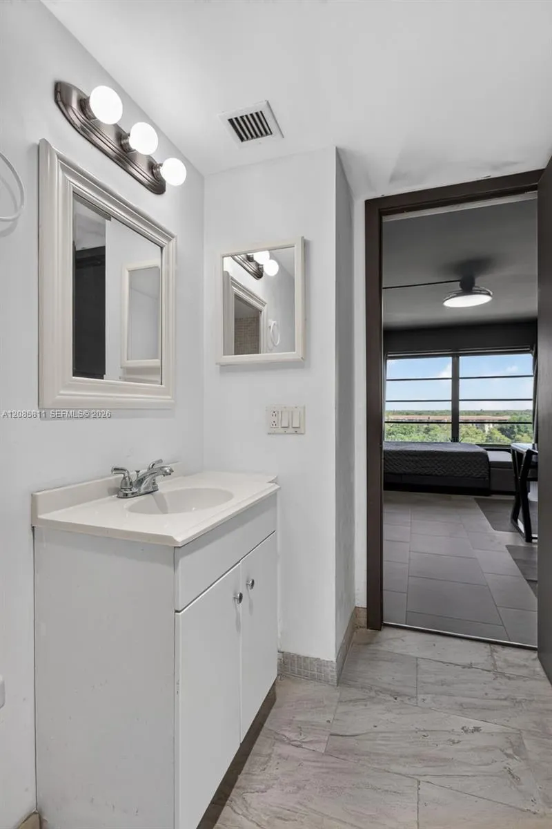 4174 Inverrary Dr #815 Lauderhill, FL 33319