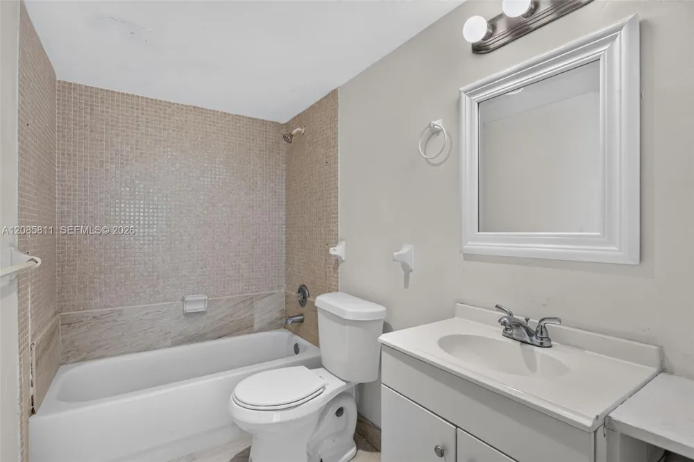 4174 Inverrary Dr #815 Lauderhill, FL 33319