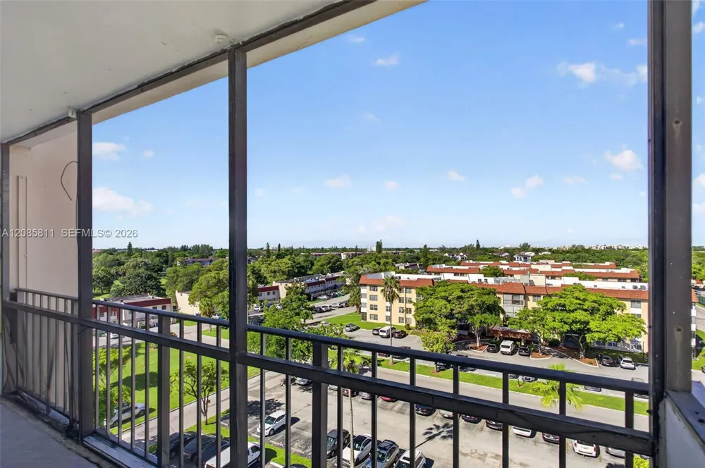 4174 Inverrary Dr #815 Lauderhill, FL 33319