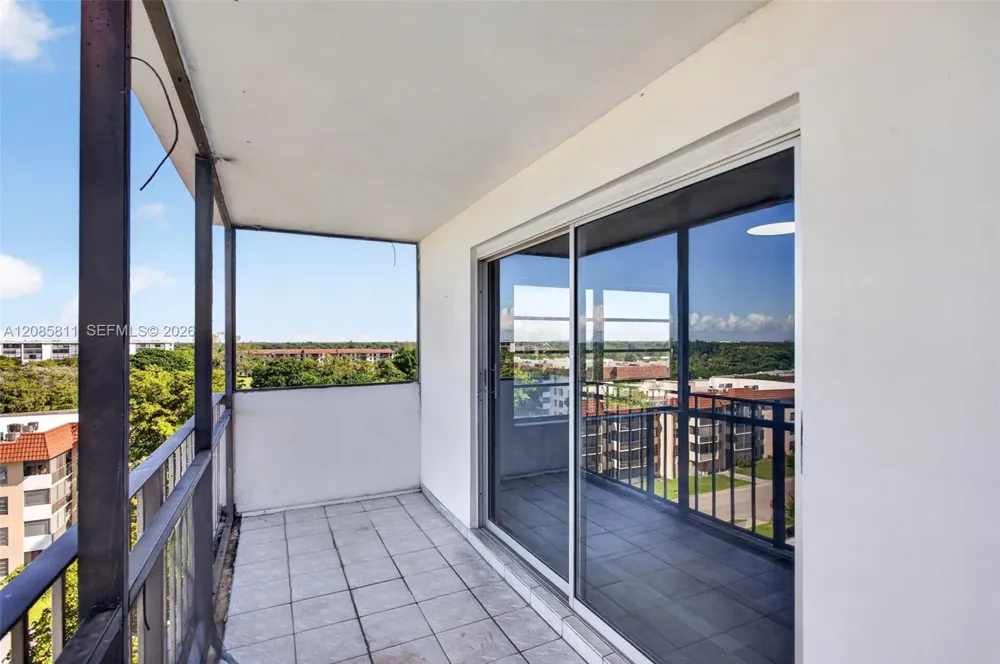 4174 Inverrary Dr #815 Lauderhill, FL 33319