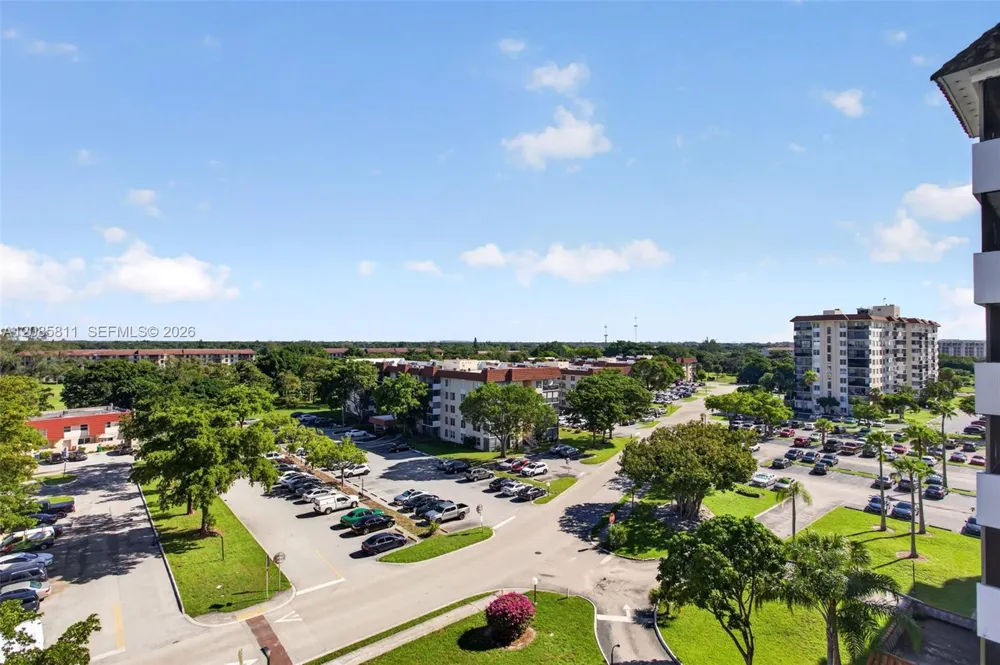 4174 Inverrary Dr #815 Lauderhill, FL 33319