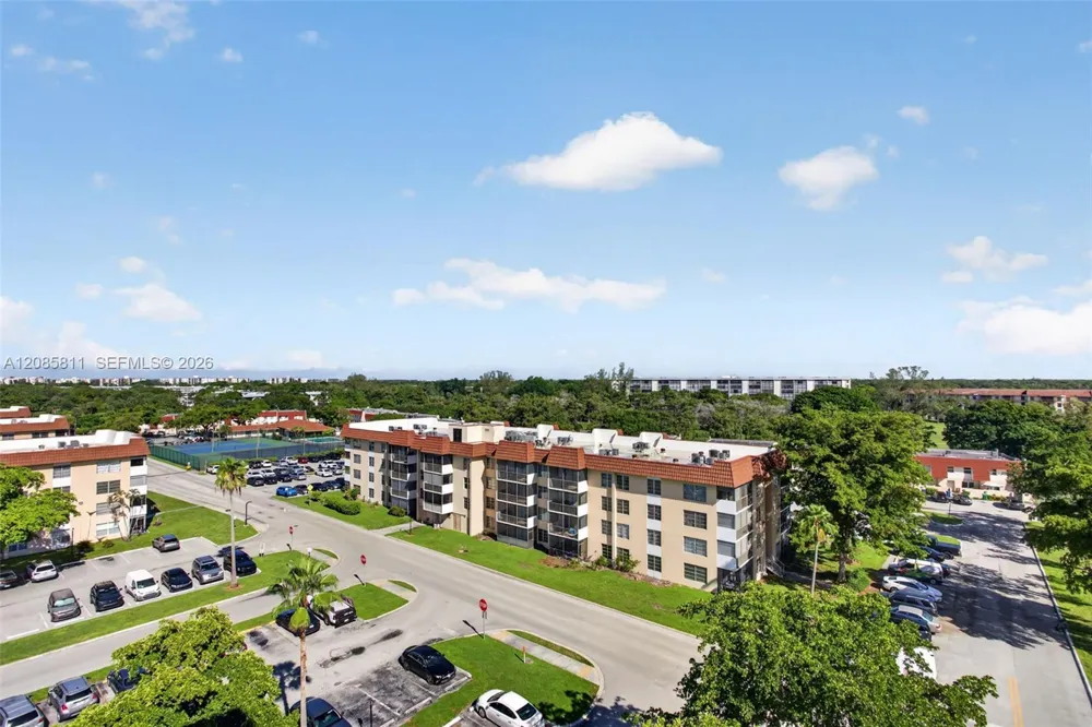 4174 Inverrary Dr #815 Lauderhill, FL 33319
