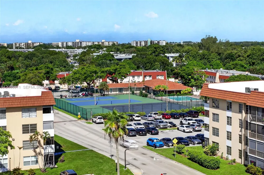 4174 Inverrary Dr #815 Lauderhill, FL 33319