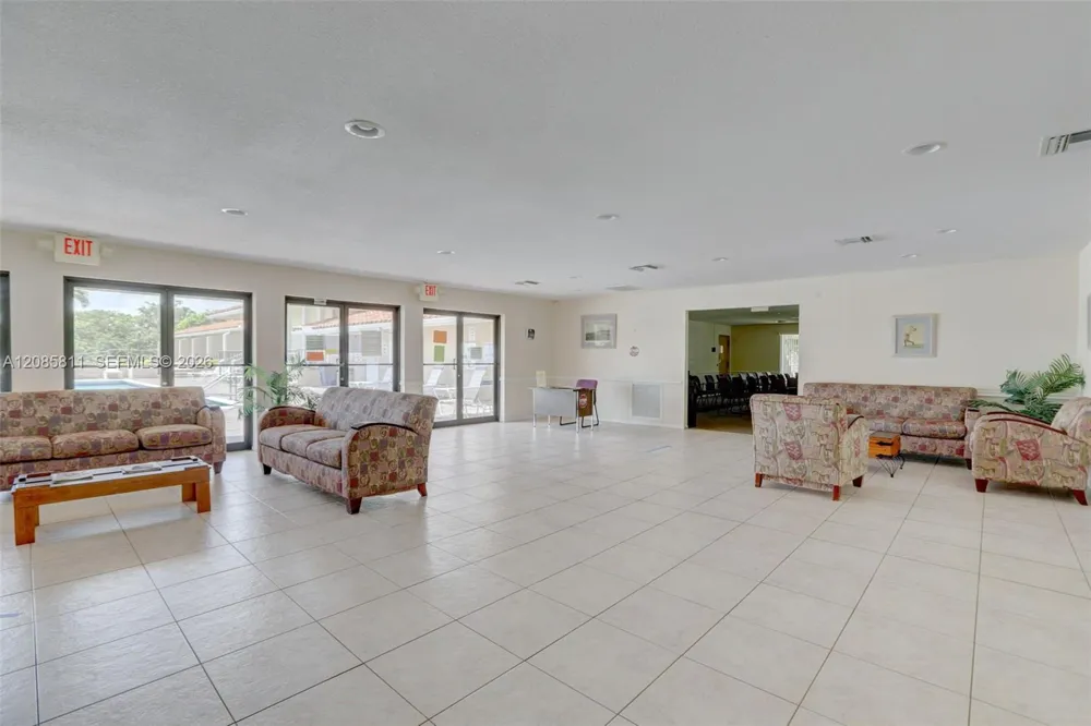 4174 Inverrary Dr #815 Lauderhill, FL 33319