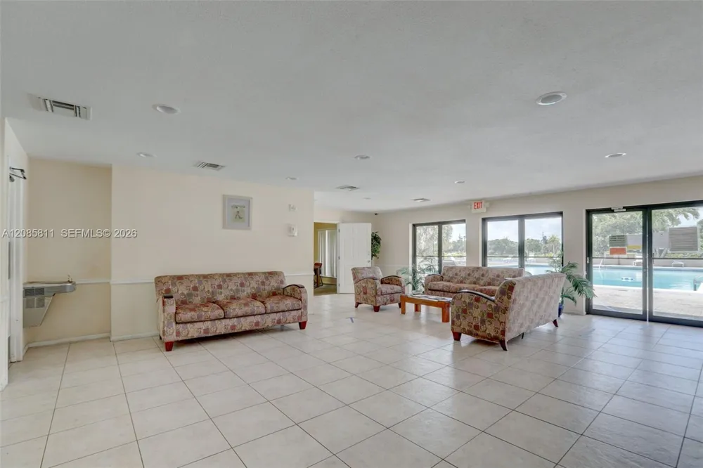 4174 Inverrary Dr #815 Lauderhill, FL 33319