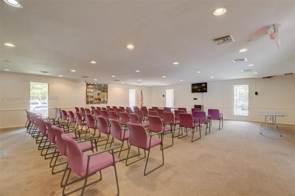 4174 Inverrary Dr #815 Lauderhill, FL 33319