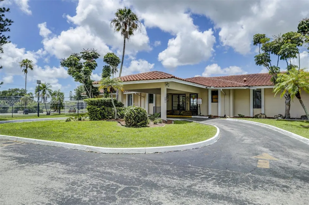 4174 Inverrary Dr #815 Lauderhill, FL 33319