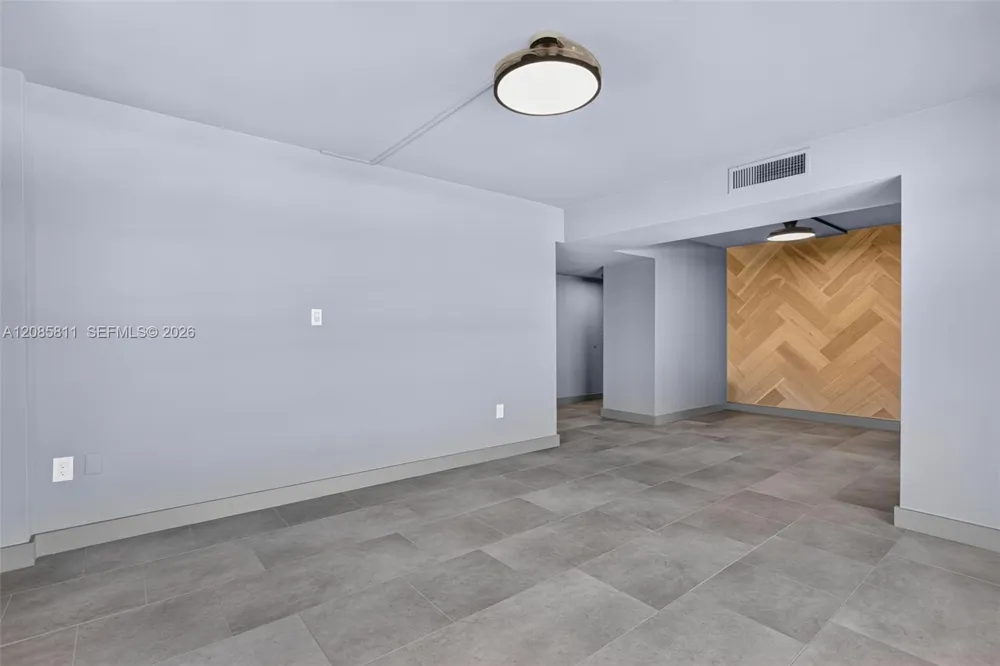 4174 Inverrary Dr #815 Lauderhill, FL 33319