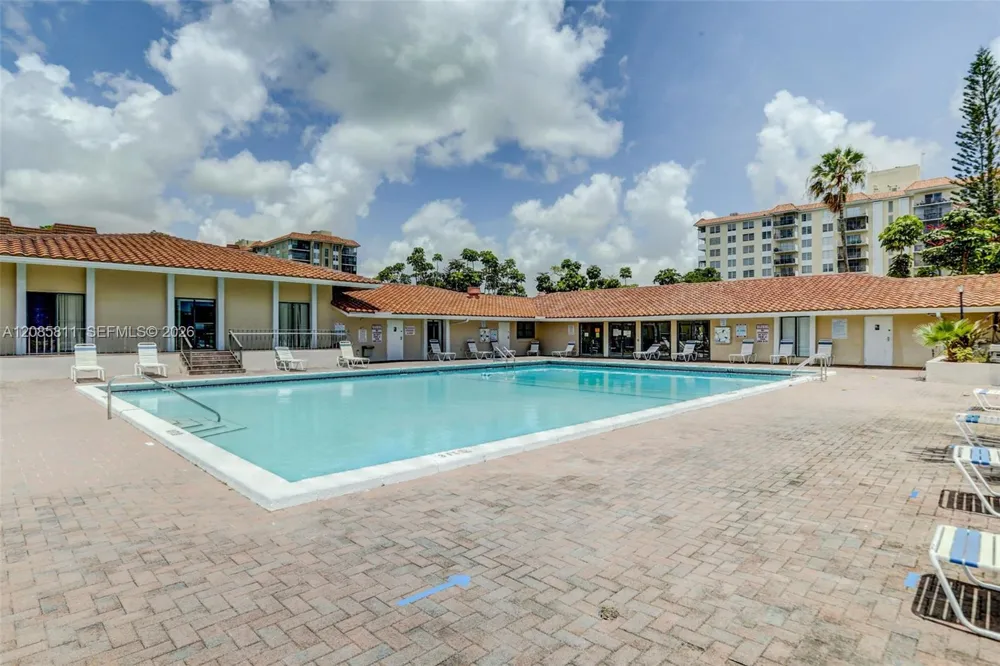 4174 Inverrary Dr #815 Lauderhill, FL 33319