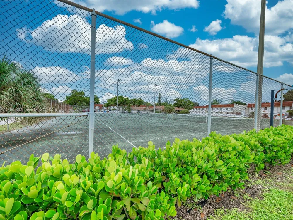 4174 Inverrary Dr #815 Lauderhill, FL 33319