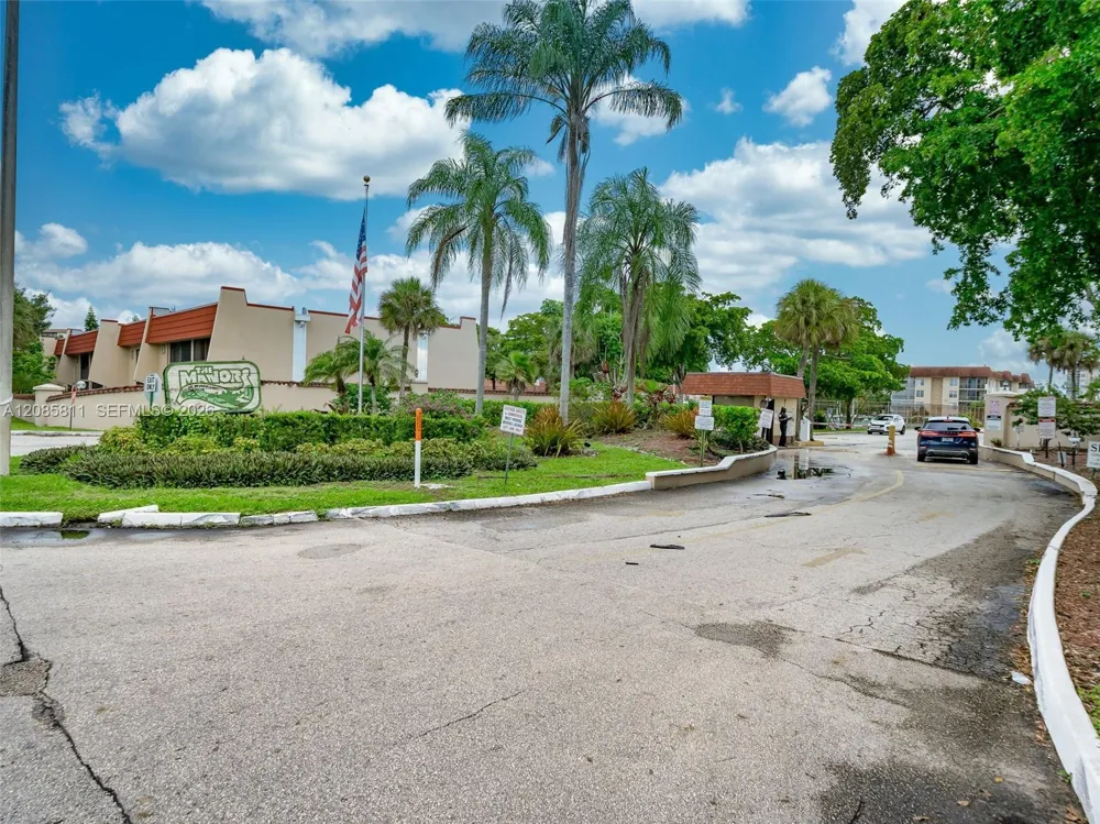 4174 Inverrary Dr #815 Lauderhill, FL 33319