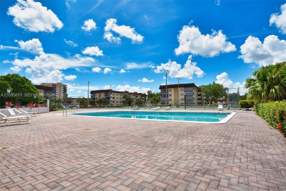 4174 Inverrary Dr #815 Lauderhill, FL 33319