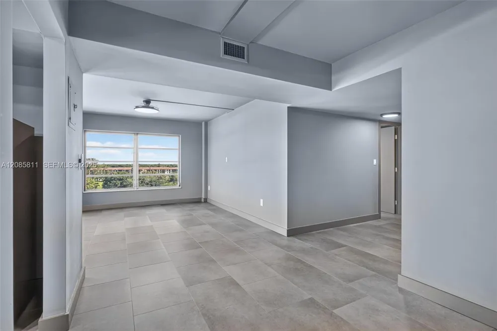 4174 Inverrary Dr #815 Lauderhill, FL 33319