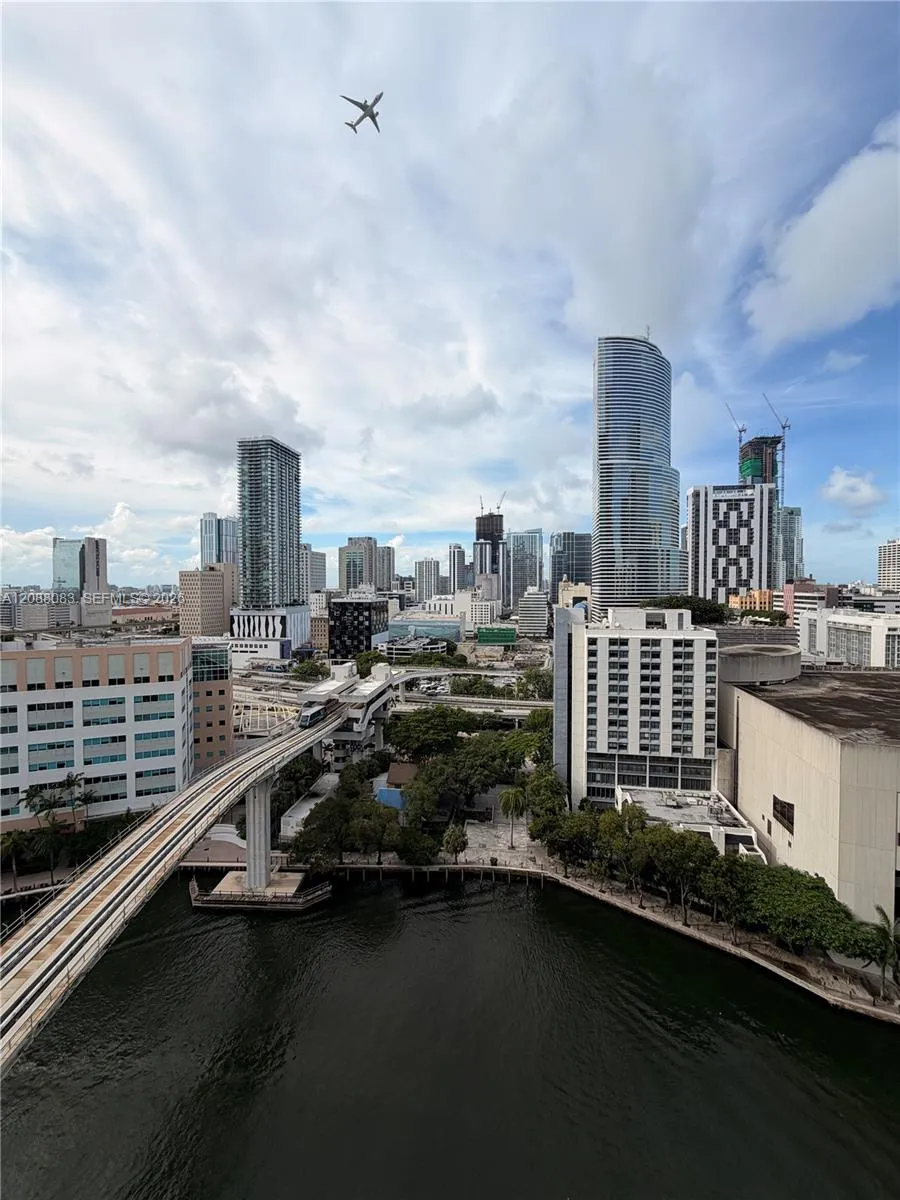 31 SE 5th St #2001 Miami, FL 33131