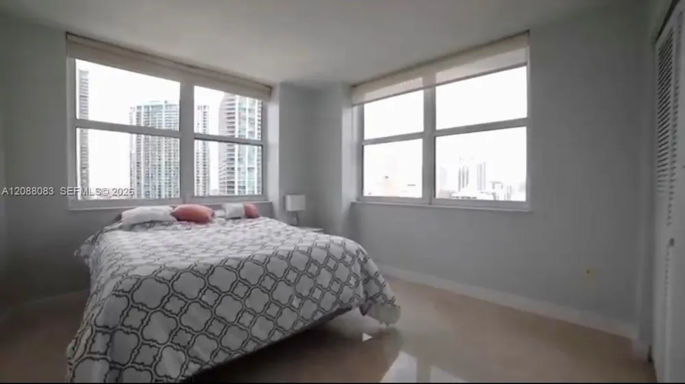 31 SE 5th St #2001 Miami, FL 33131
