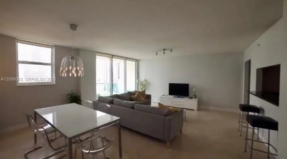 31 SE 5th St #2001 Miami, FL 33131