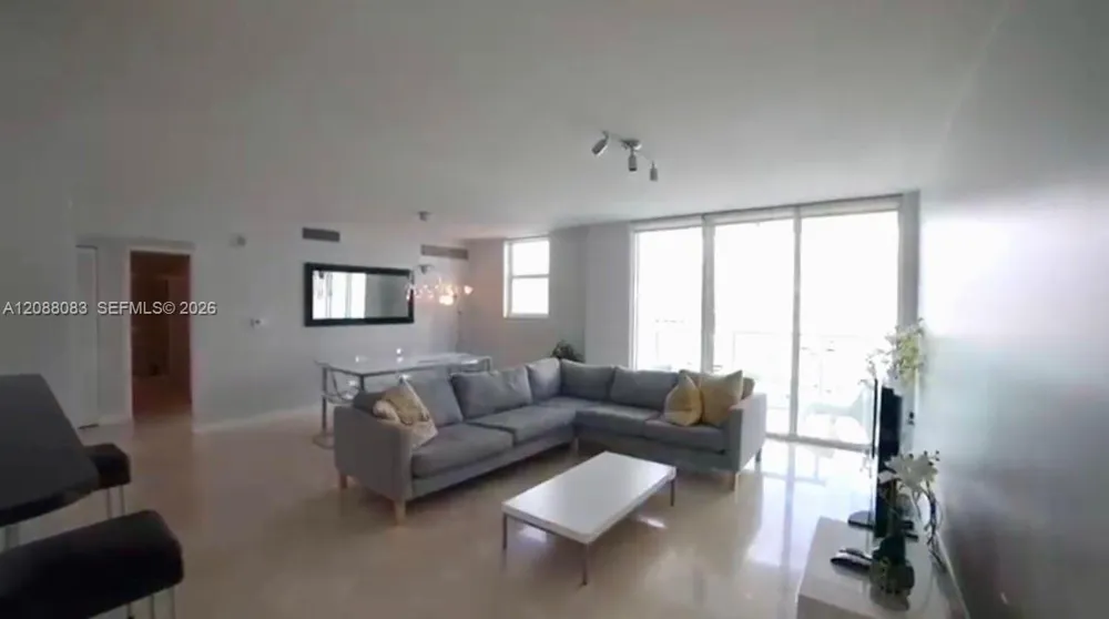 31 SE 5th St #2001 Miami, FL 33131