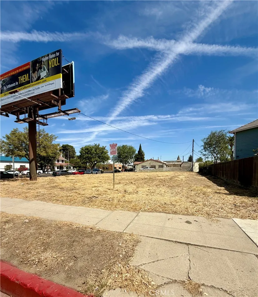 46610332 Divisadero Fresno, CA 93721